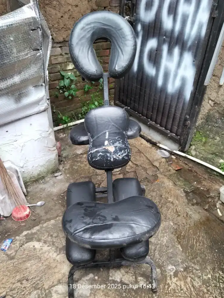 Kursi pijat punggung terapi bekam dan refleksi tatto