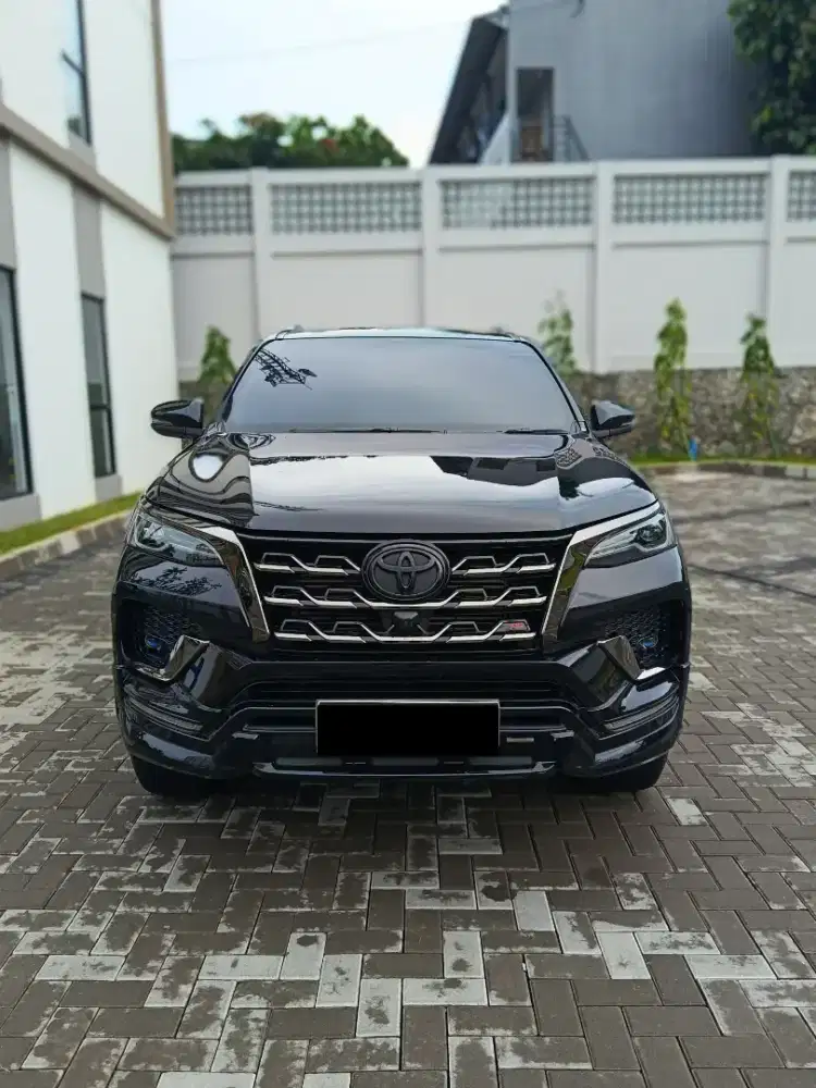 Fortuner VRZ TRD AT 2021 Hitam