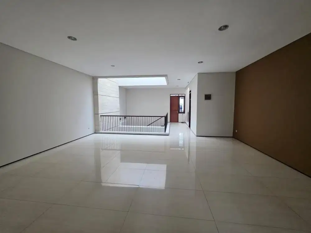 Dijual Rumah Mewah Siap Huni di Pusat Kota Cihampelas