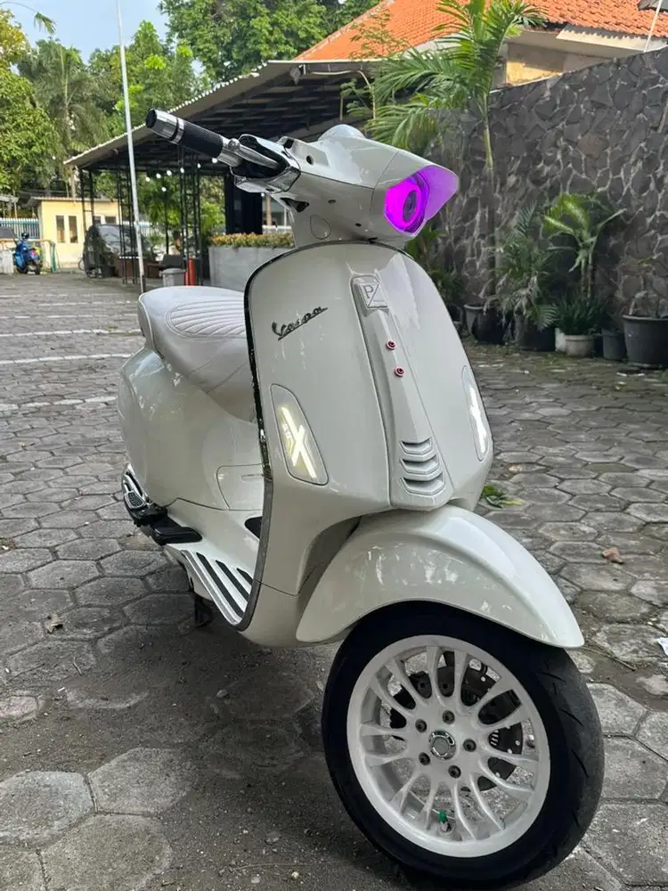 Vespa Sprint 150 Abs 2020 putih favorit