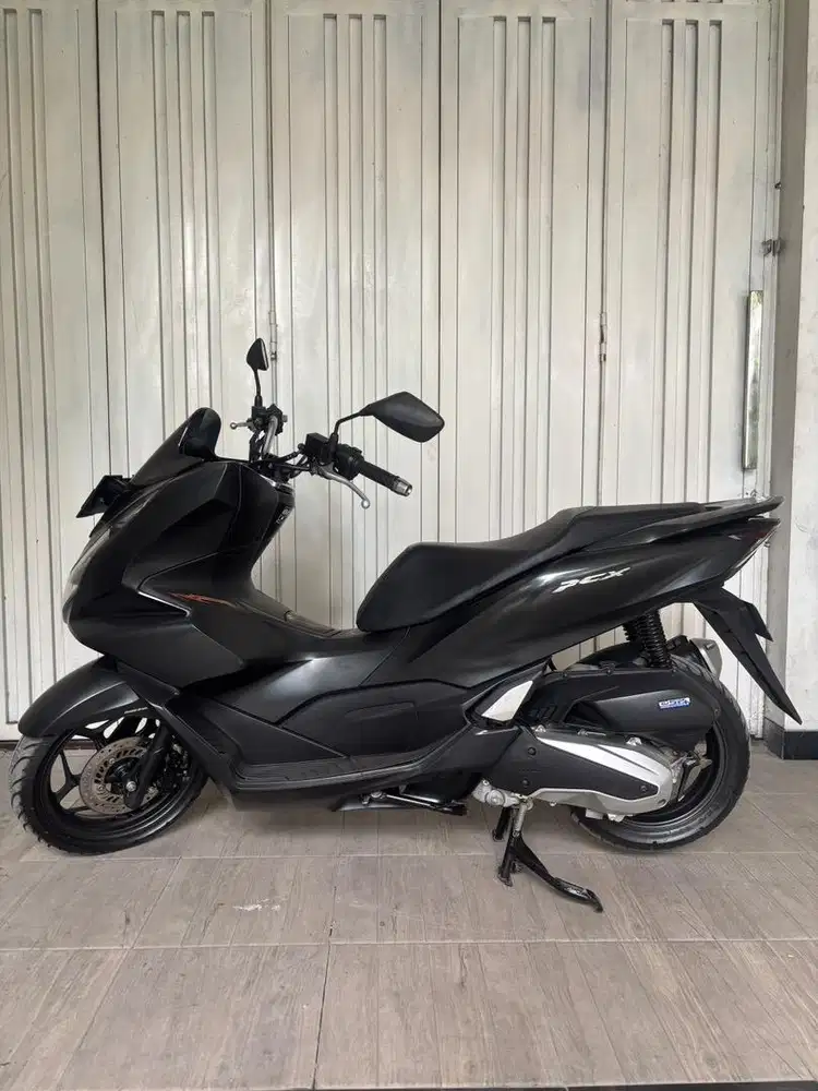 Honda pcx 160 hitam