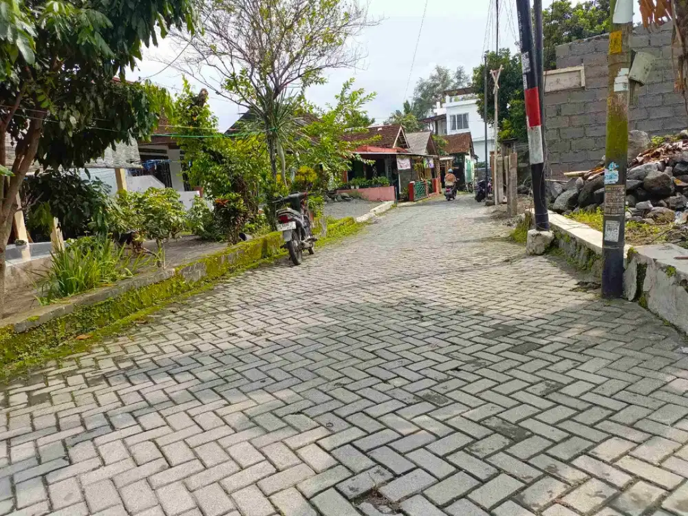 tanah  bonus rumah  dekat kampus uii jln kaliurang