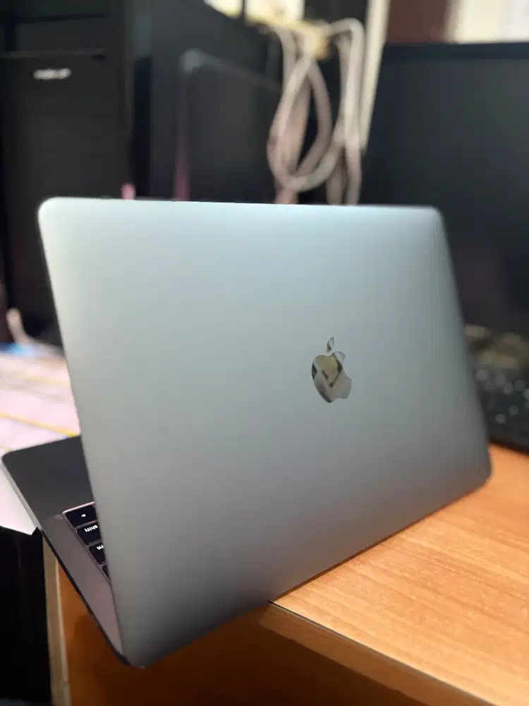 MacBook Pro 2017 Touch Bar – Core i7 & RAM 16GB/256 GB