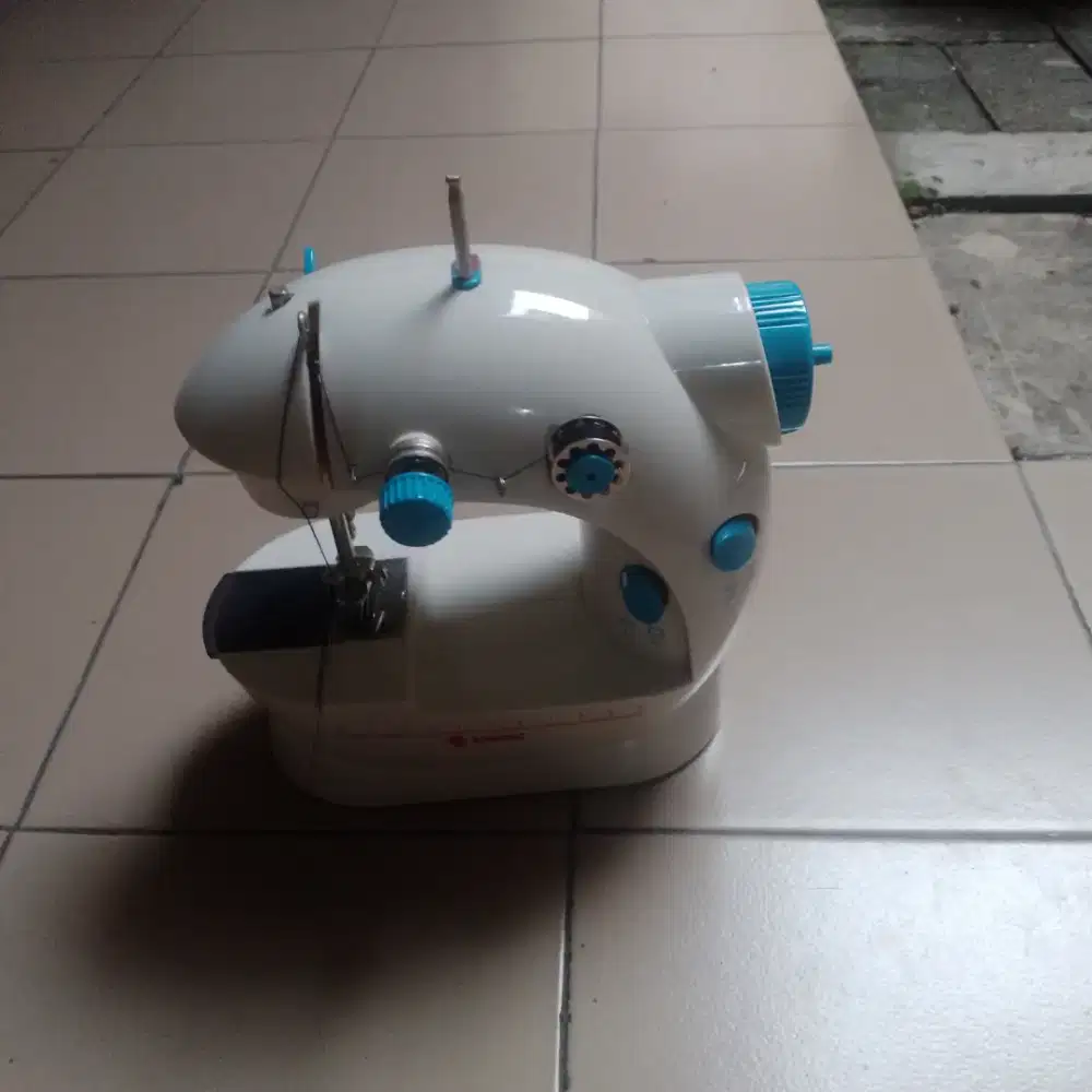 Mesin jahit mini