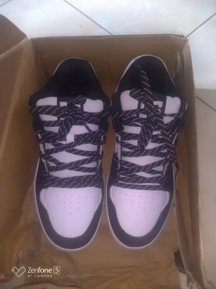 Sepatu dc shoes manteca