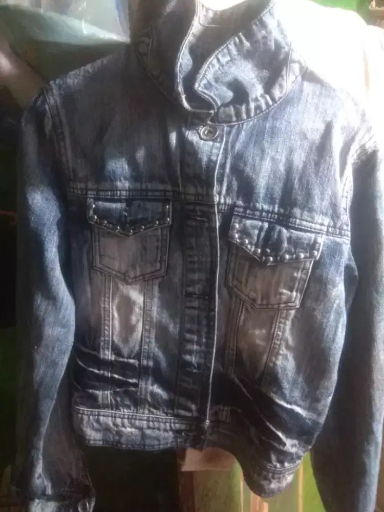 Jaket levis wanita
