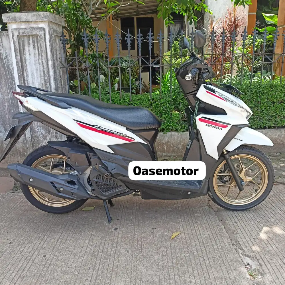 (B) Honda Vario 125 cbs tahun 2018