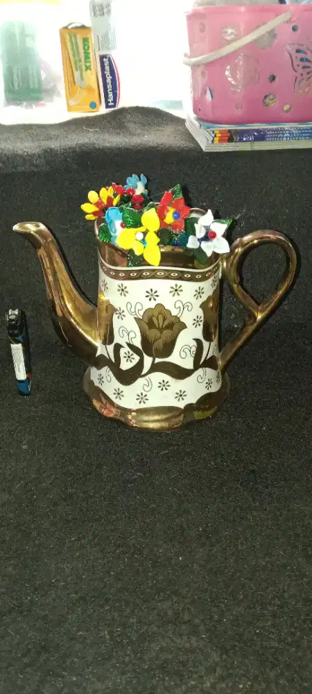 Pajangan Keramik teko antik