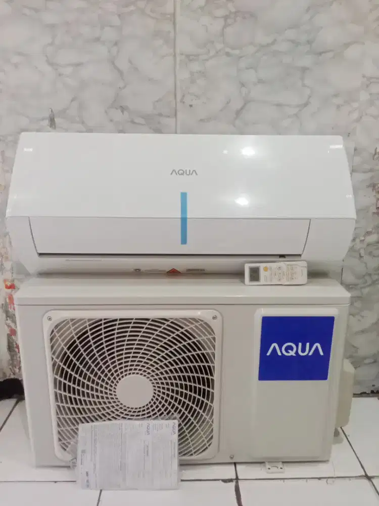 AC aqua 1/2 PK like new