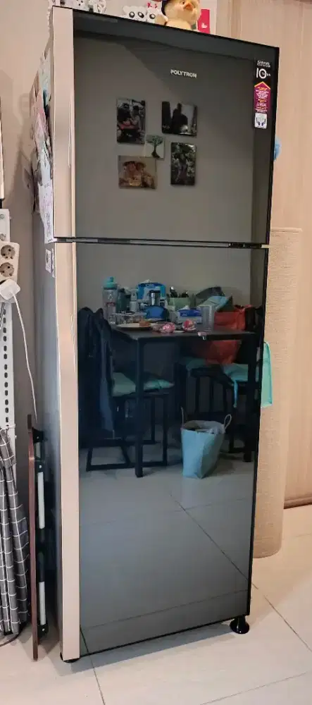 Dijual cepat kulkas 2 pintu polytron