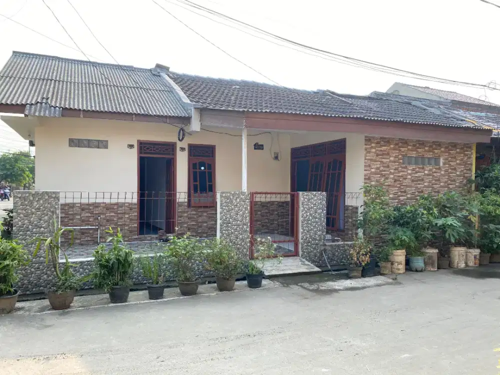 Disewakan rumah + toko di hoek  letak strategis di Dasana Indah.