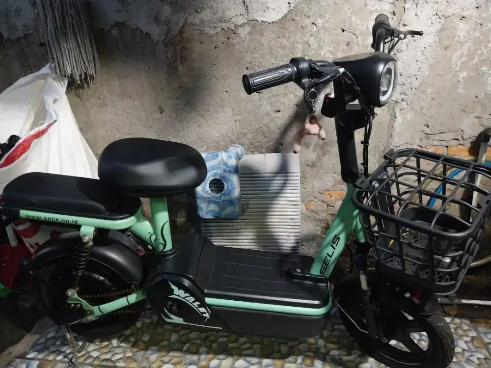 Sepeda listrik selis