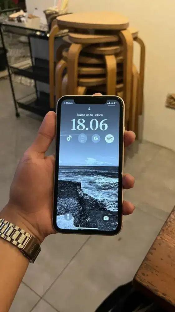 iPhone 11 128GB iBox