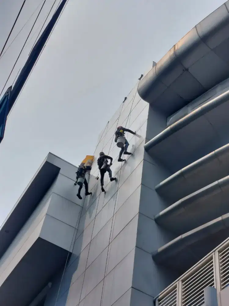 Jasa Climbing Bersih Kaca Gedung, Pengecatan Gedung Bertingkat