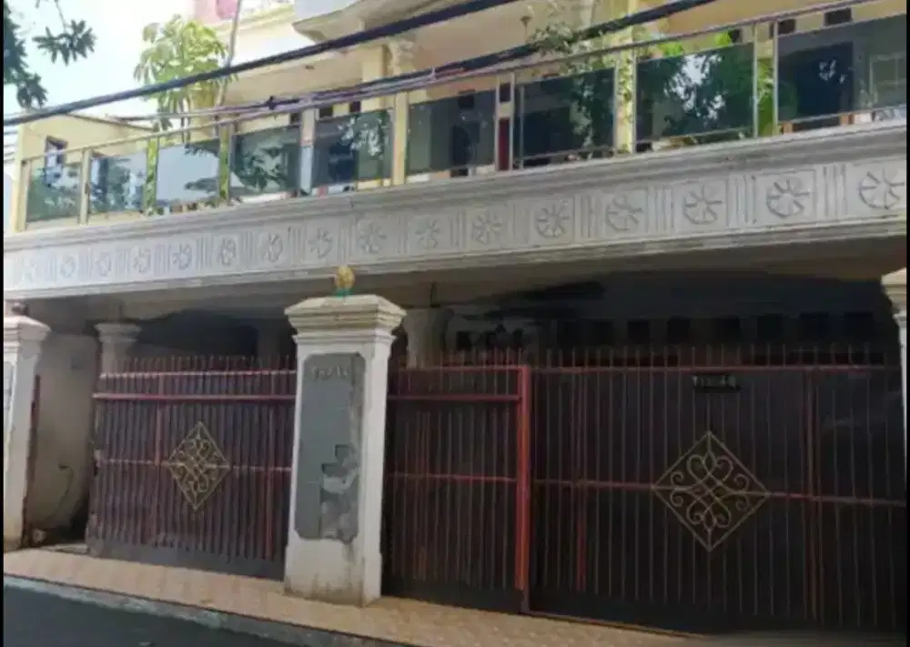 RUMAH MEGAH DI KOMPLEK DKI PONDOK KELAPA