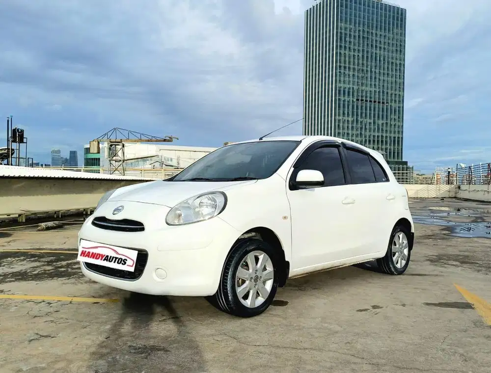 Nissan March Tahun 2011 Automatic Putih