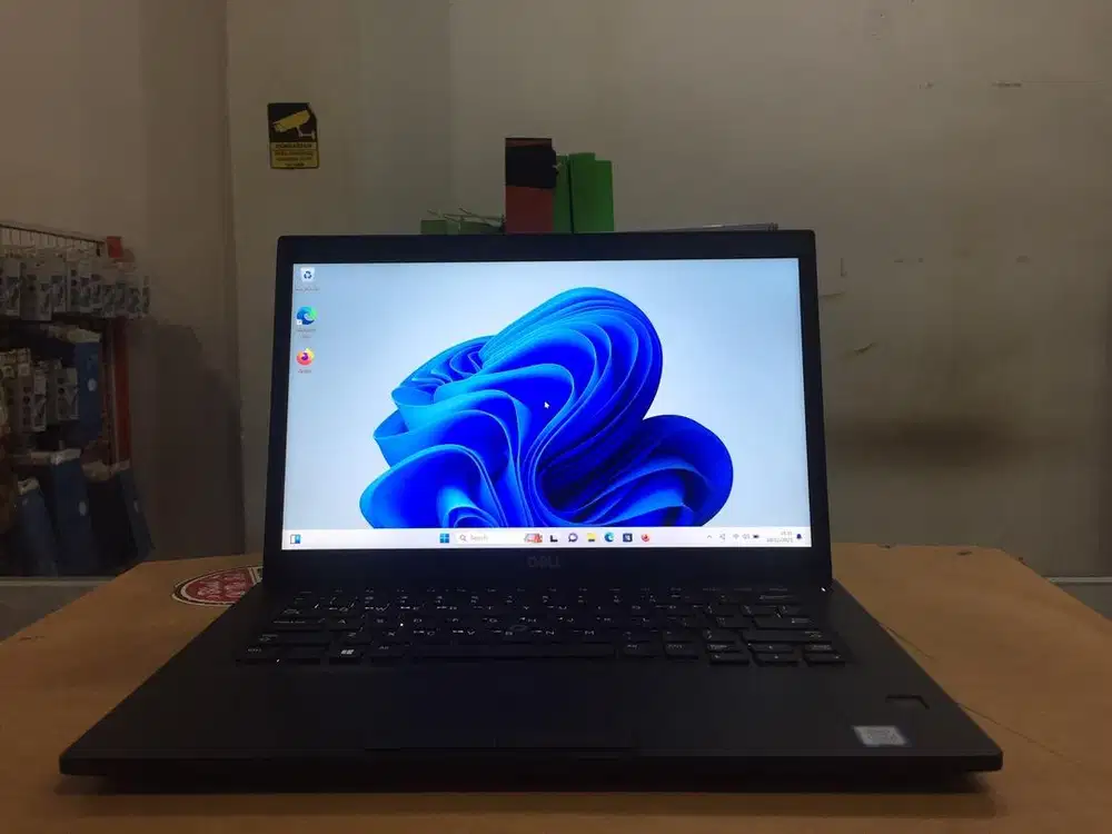 Laptop Dell Latitude E7490 Core i7Gen8 Ram 8GB SSD 512GB Slim Muluss