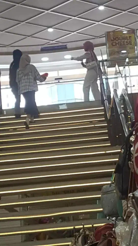 Lowanga kerja karya wanita di pasar pagi mangga dua