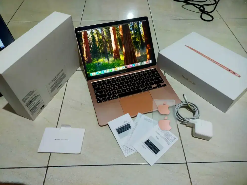 Dijual macbook air M1 2020 ex ibox warna rose gold CC 259 Lengkp mulus
