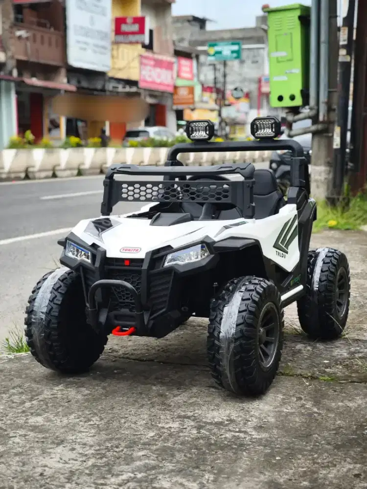 Mobil Aki Jeep Yukita 8898 Jumbo sudah ban karet, jok kulit, garansi