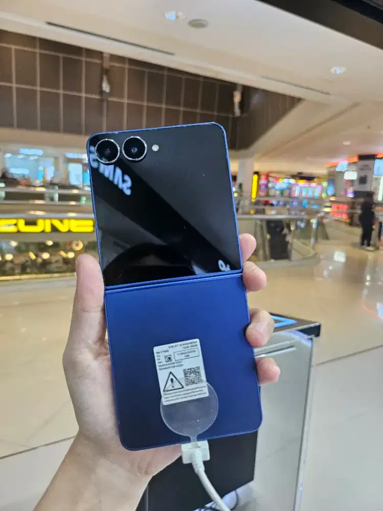 SAMSUNG Z FLIP 7 12/256 GARANSI RESMI SEIN 1 TAHUN