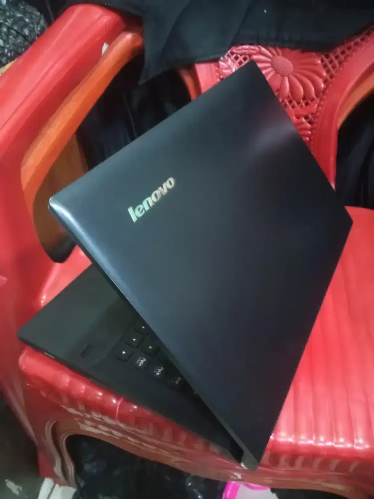 Lenovo i5 gen 5 ram 8g. Ssd 128gb