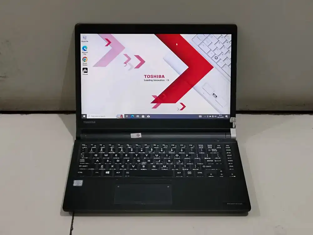 Toshiba portege r30 Intel core i5 gen 6 ram 4 gb ssd 256 gb