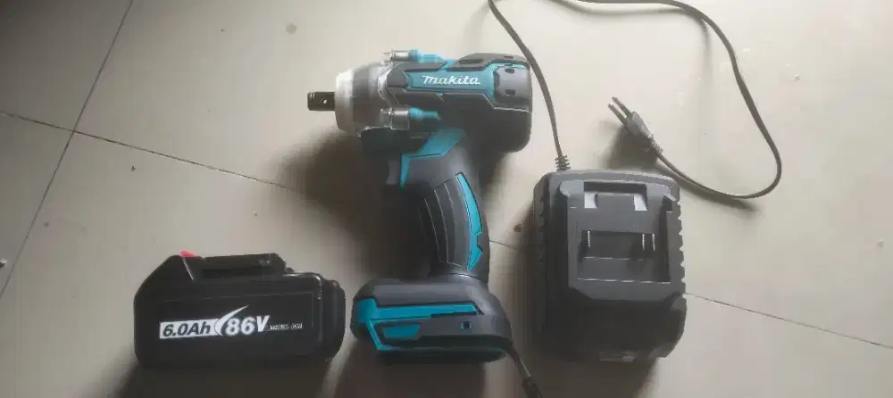 Bor impact merek makita torsi  880 nm