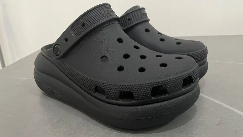 Dijual sandal crocs asli, kondisi baru, harga 1 juta