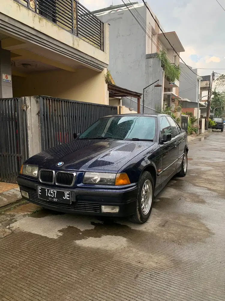 BMW 318i 1997 Bensin
