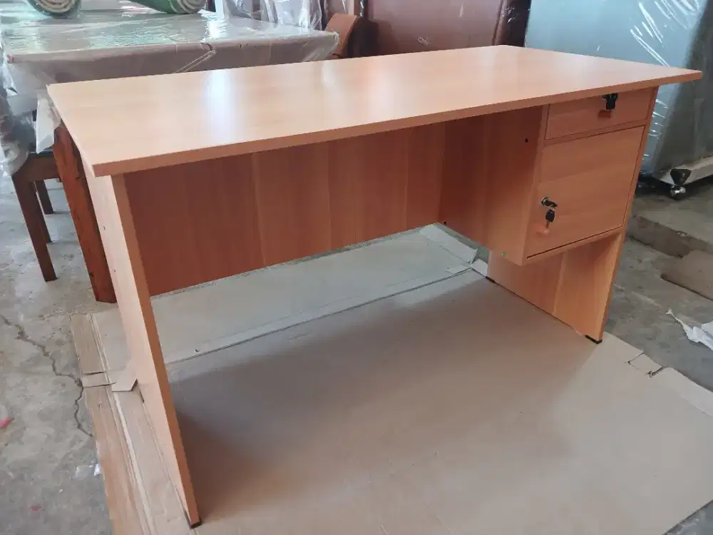 MEJA 1/2 BIRO A PANEL