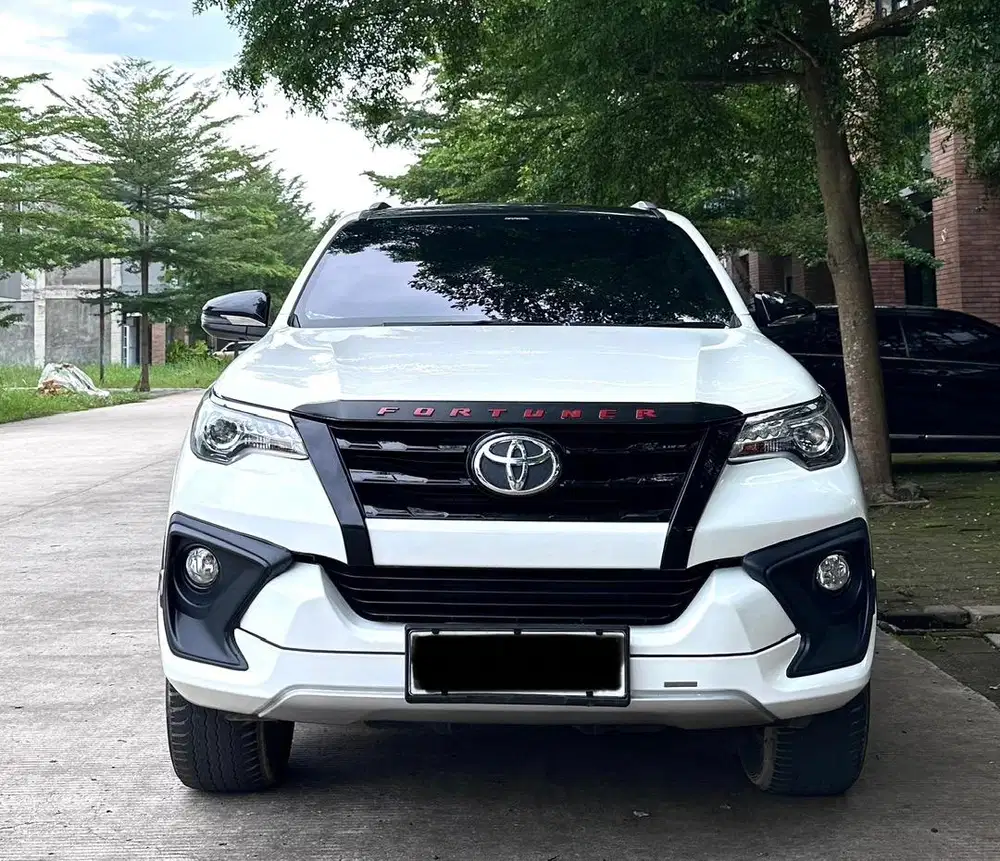 Toyota Fortuner Vrz TRD diesel matic 2018 km 30rb mulus sekali