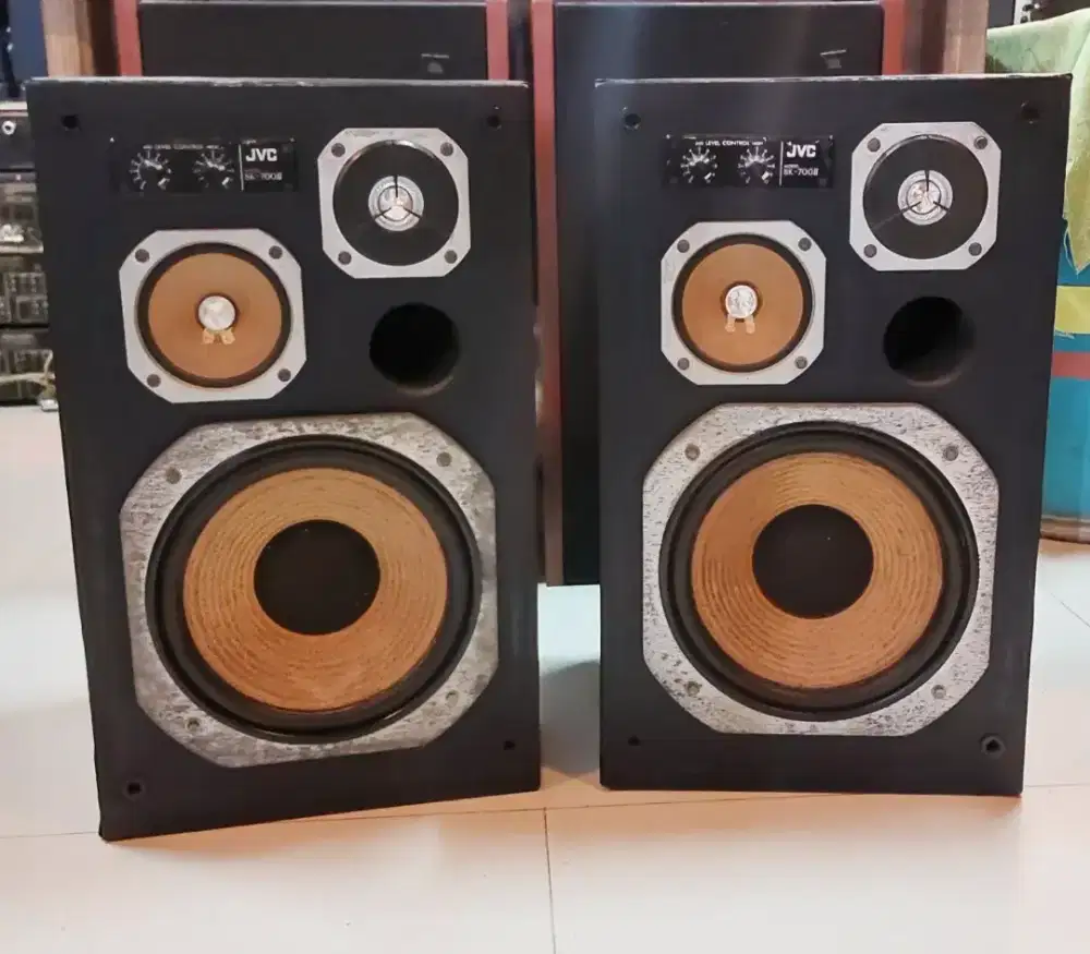 JVC SK 700 ii speaker. 3 way system 10 inch