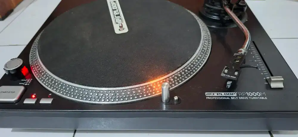 Turntable reloop rp1000m