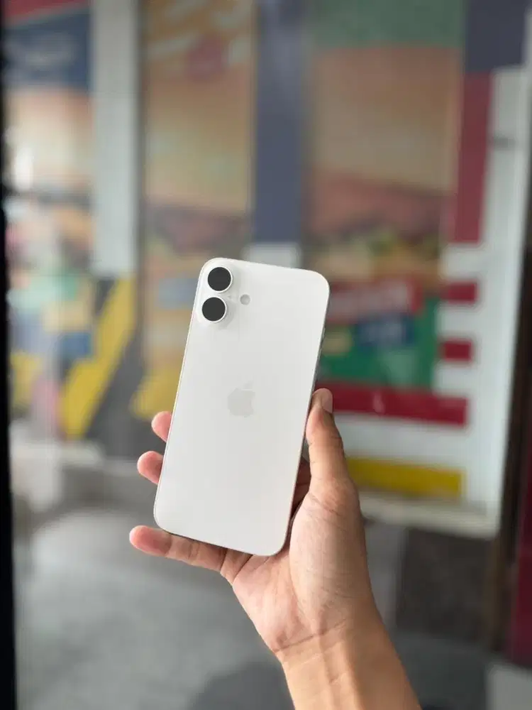 Iphone 16 plus 256gb white lengkap mulus on garansi sampai mei 2026