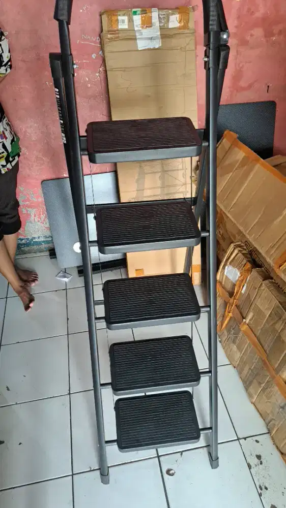 Tangga lipat panjang 1 meter setengah