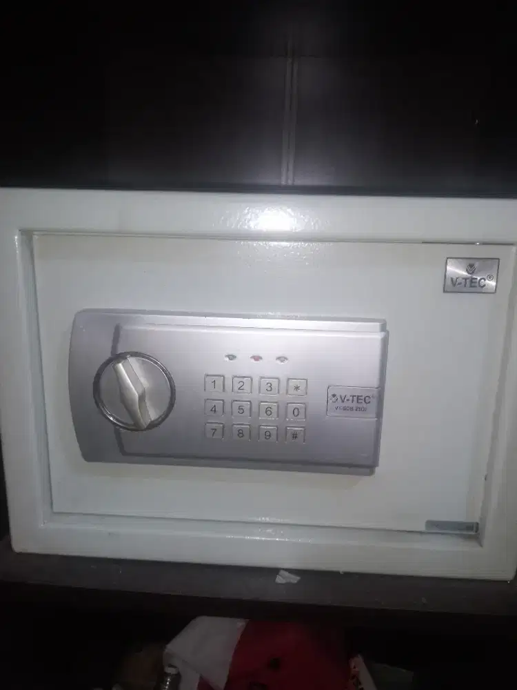 Brankas besi ukuran 25x35 cm