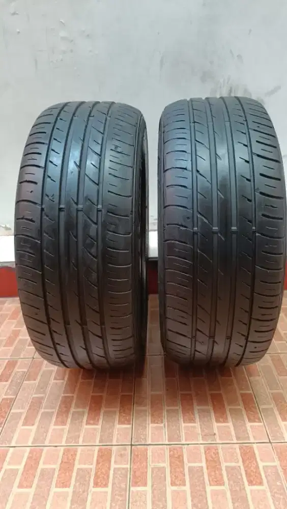 2 ban bekas mobil ukuran 235 / 50 / 18