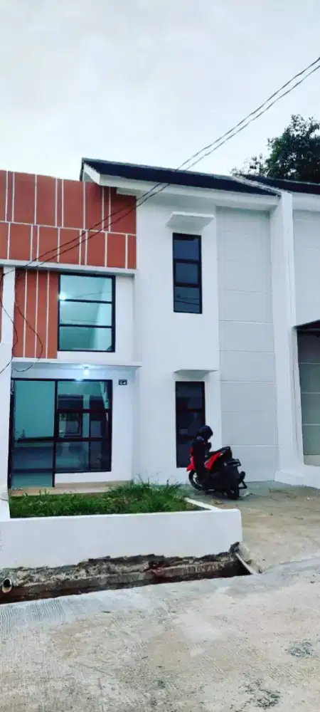 Over kredit 
RUMAH BARU
Belum pernah di tempatin.