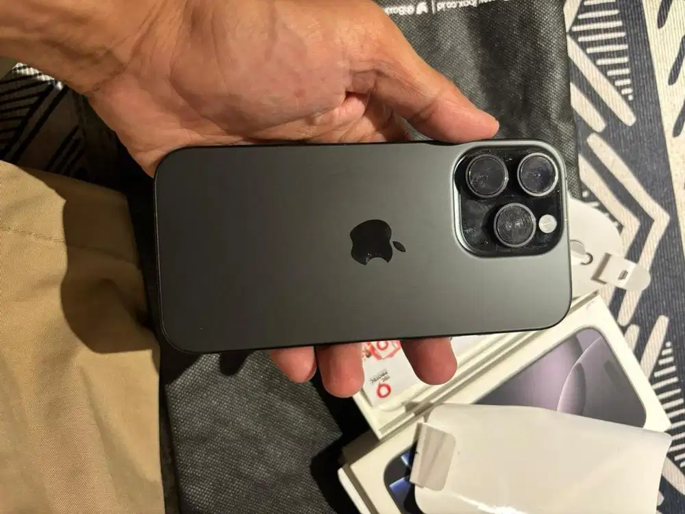 dijual iphone 16 pro 128gb warna black ex ibox pemakaian pribadi