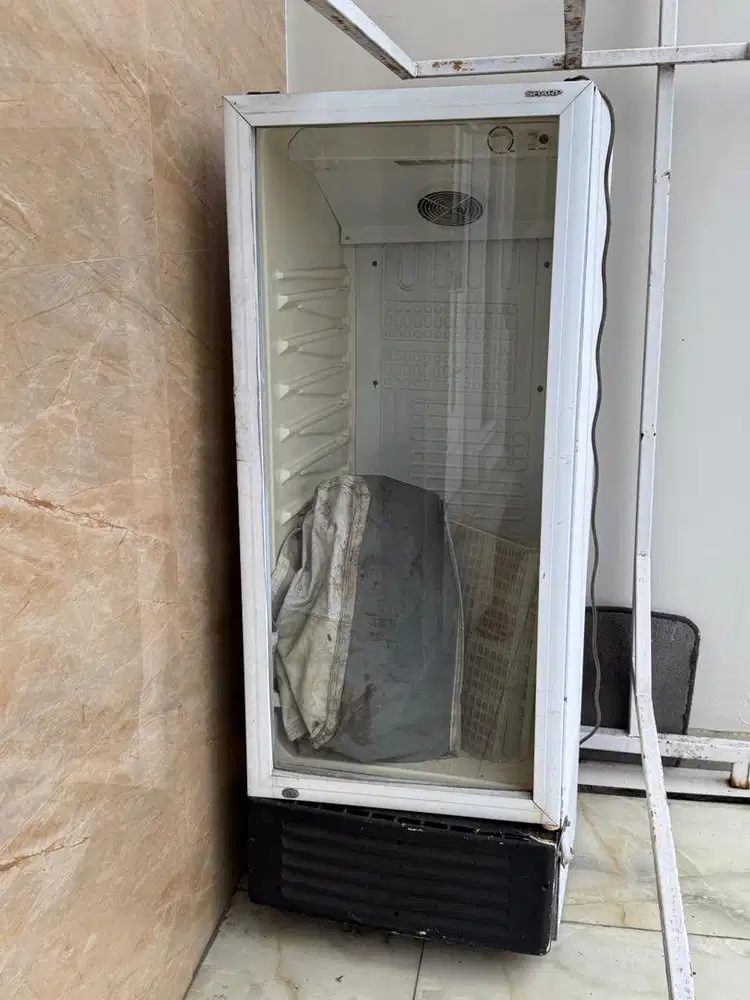 Dijual Showcase Sharp