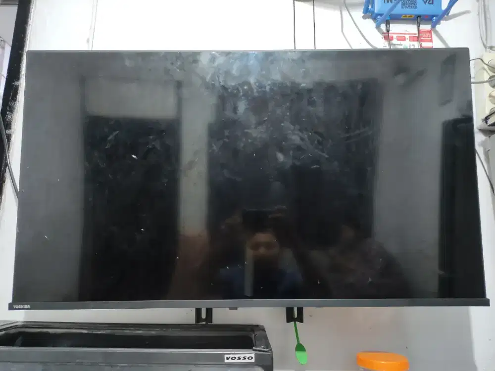 TOSHIBA ANDROID TV 40 INCH (LAYAR PECAH)