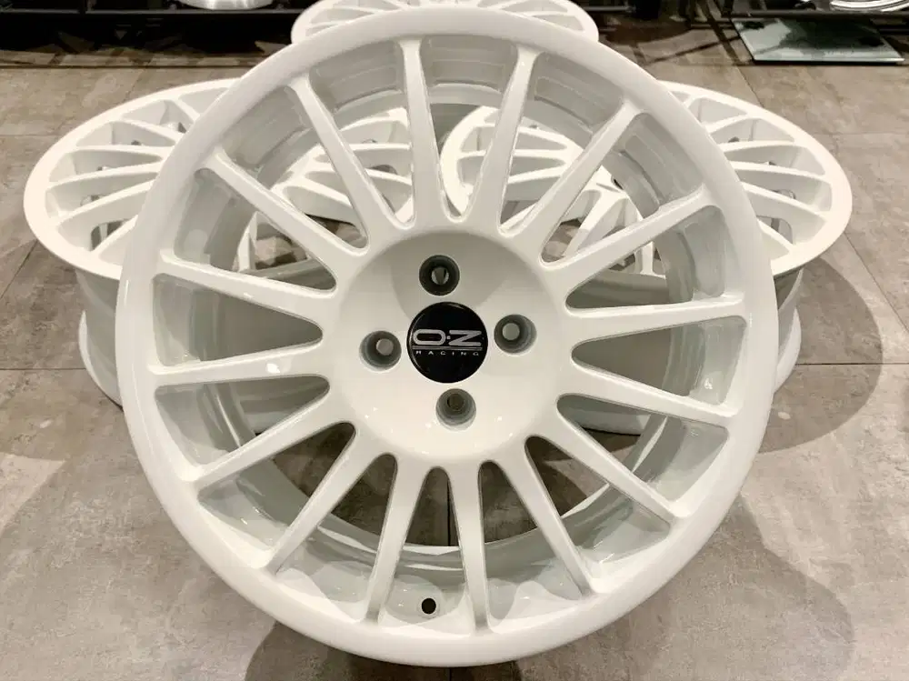 Velg Joe Wheels J29 (OZ Superturismo Look), R-17, Lebar 7.5, PCD 4x100