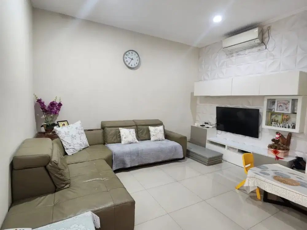 Rumah Greenlake City America Latin Rapi Furnish Renov