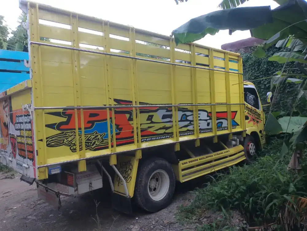 Di jual mitsubishi canter 125ps 2009 istimewa