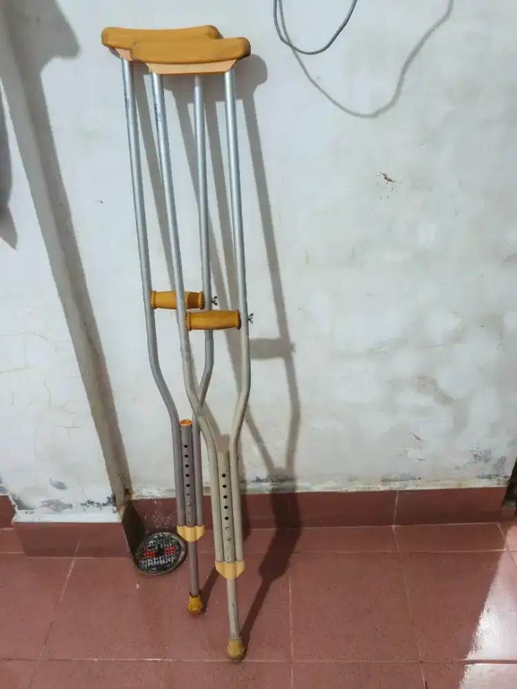 tongkat jalan masih layak