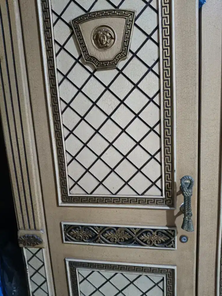 Lemari Pakaian 4 pintu