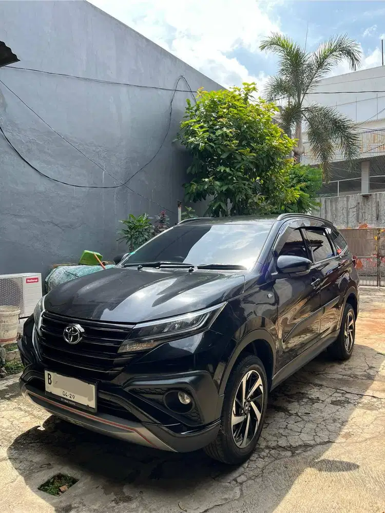 TOYOTA RUSH TRD SPORTIVO 1.5 MT 2019 HITAM