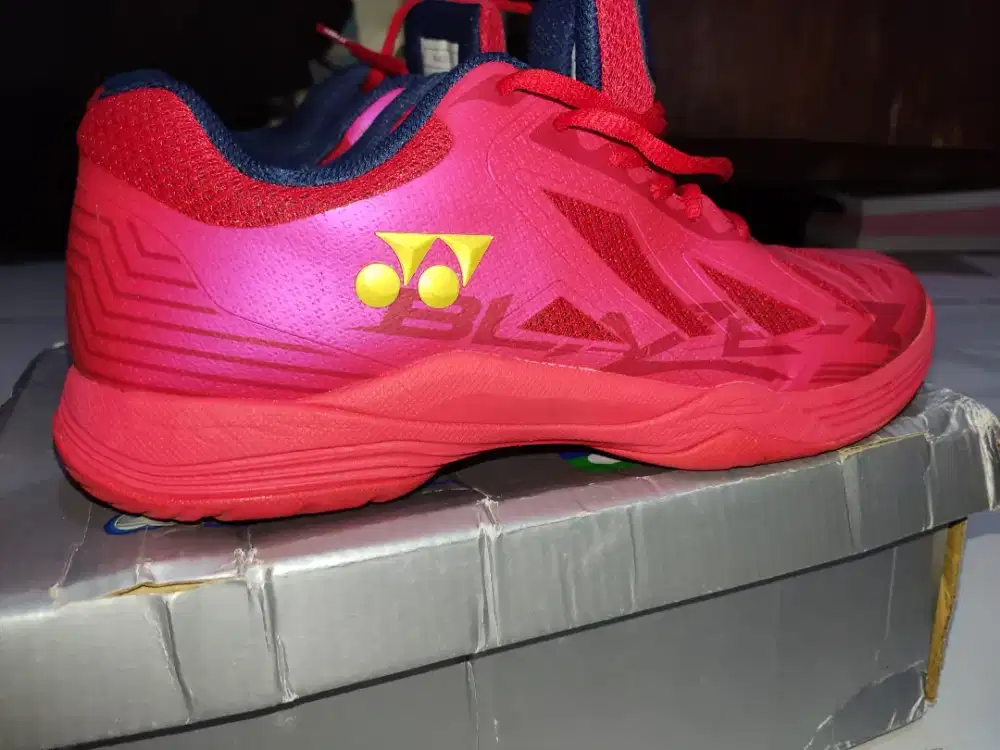 SEPATU ORIGINAL BULUTANGKIS YONEX BLAZE 3