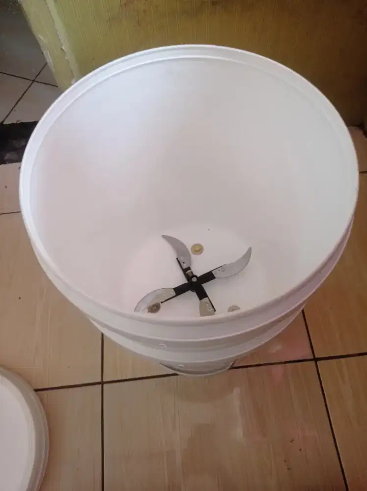 Mesin pencacah pakan ternak /sayuran dll